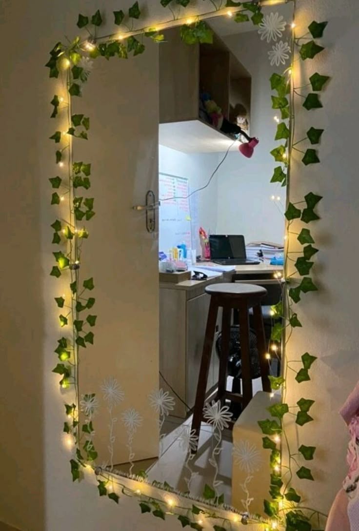 How to Decorate a Mirror on a Budget - Stylish Ideas for a Stunning Home Makeover